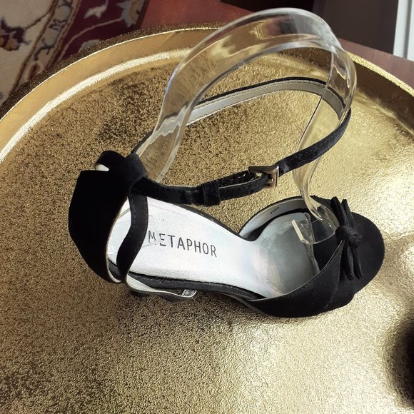*EUC* METAPHOR 7 1/2 BLACK STRAPPY 4 " HEEL - Picture 2 of 10
